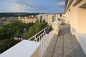 Prodej atypického bytu 2+1, 67 m2 + 3 terasy, Drahobejlova, Praha 9
